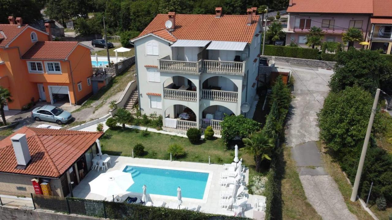 Ljubas Apartment *
