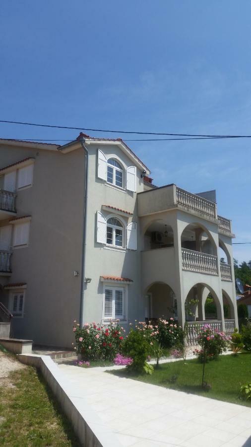 Ljubas Apartment *